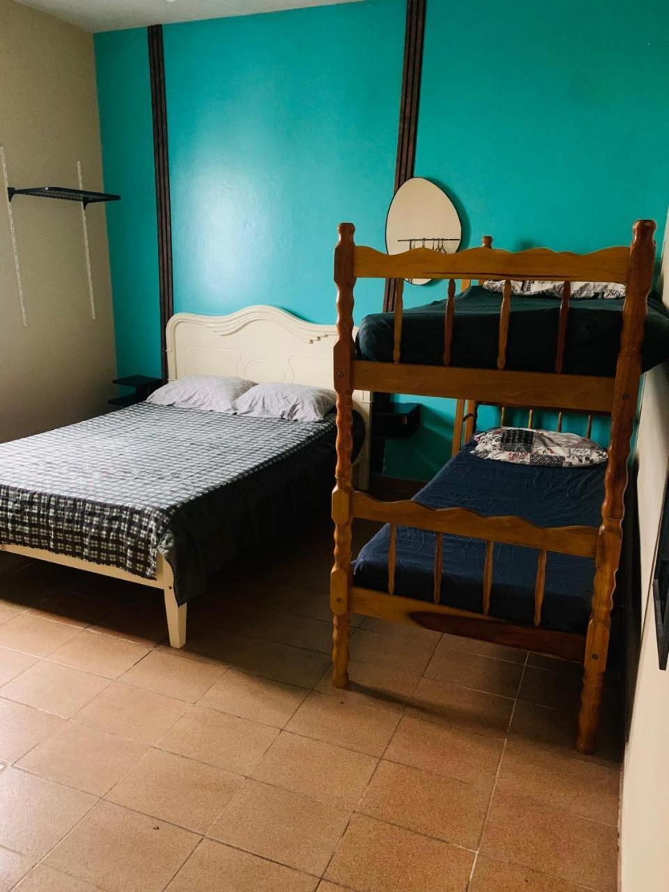 Casa Em 3 Sendo 1 Pe Na Areia Peruibe