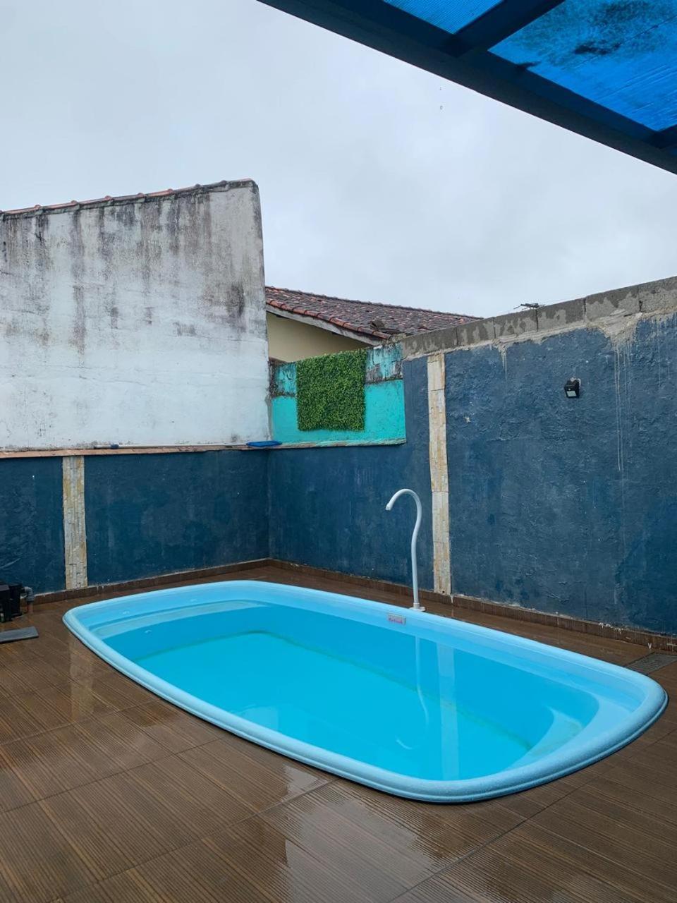 Casa Em 3 Sendo 1 Pe Na Areia Holiday home Peruibe