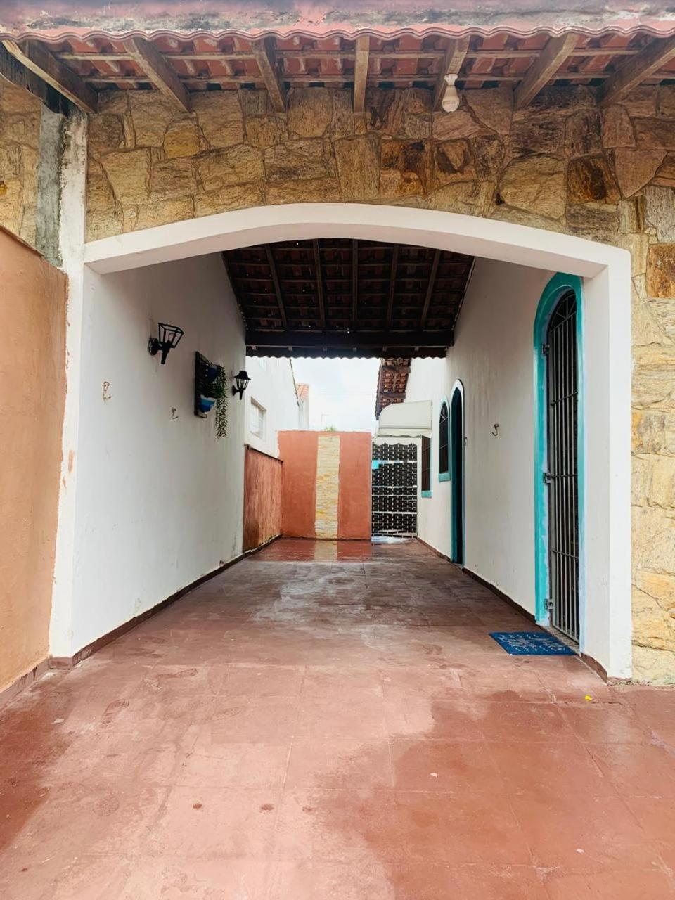 Casa Em 3 Sendo 1 Pe Na Areia Holiday home Peruibe