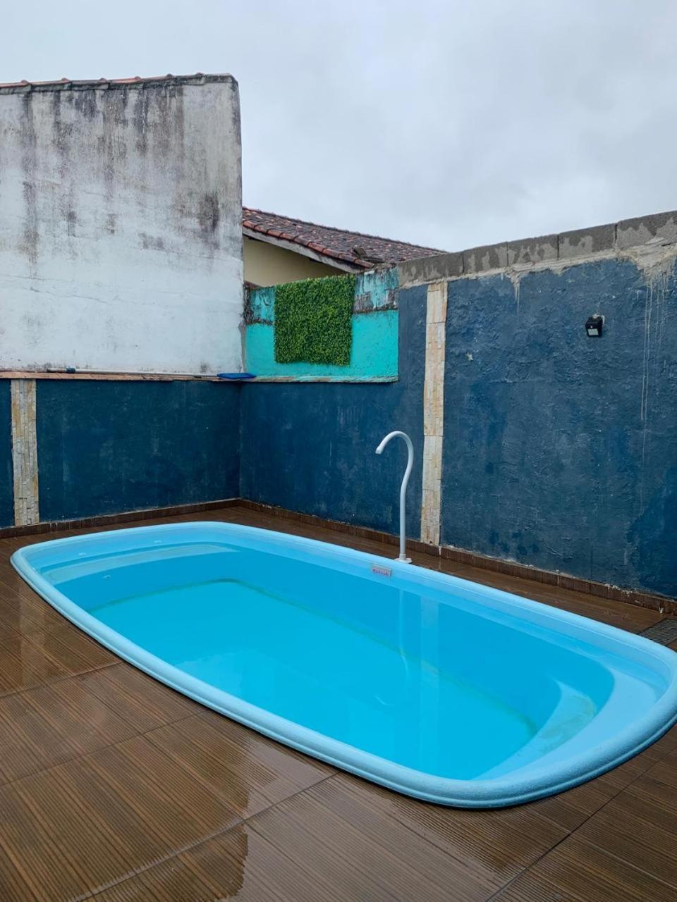 Casa Em 3 Sendo 1 Pe Na Areia *